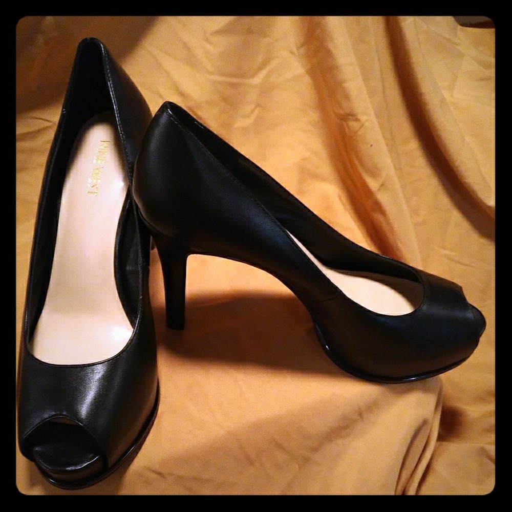 Nine West Peep-toe Pump